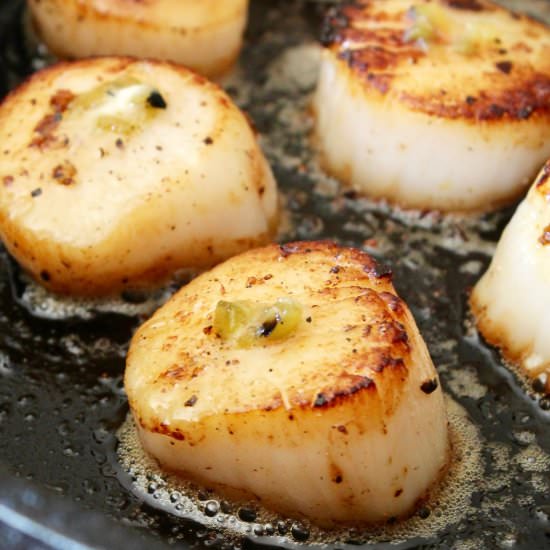 Hatch Chile Seared Scallops - Recipe photo by cookingontheweekends