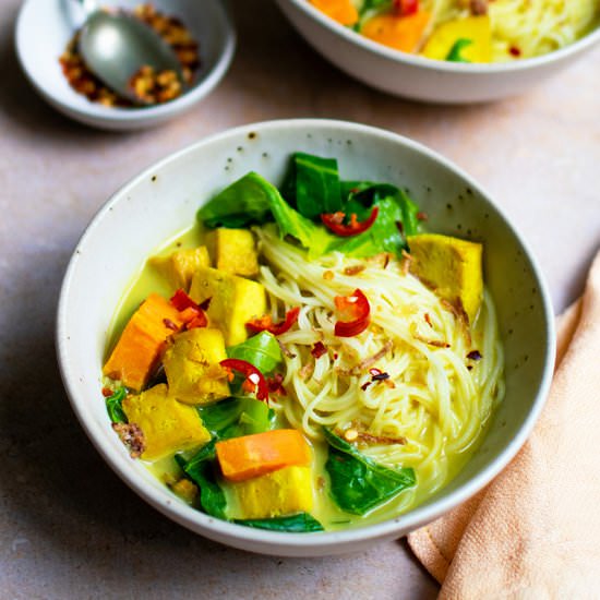 Vegan Khao Soi - Recipe photo by veganpunks