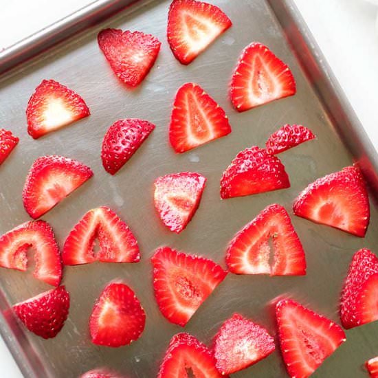 How to Make Freeze Dried Fruit - Recipe photo by Everything Pretty