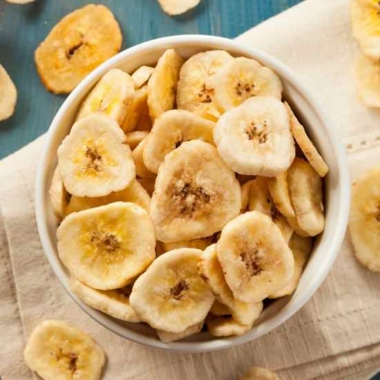 How to Dehydrate Bananas - Recipe photo by Everything Pretty