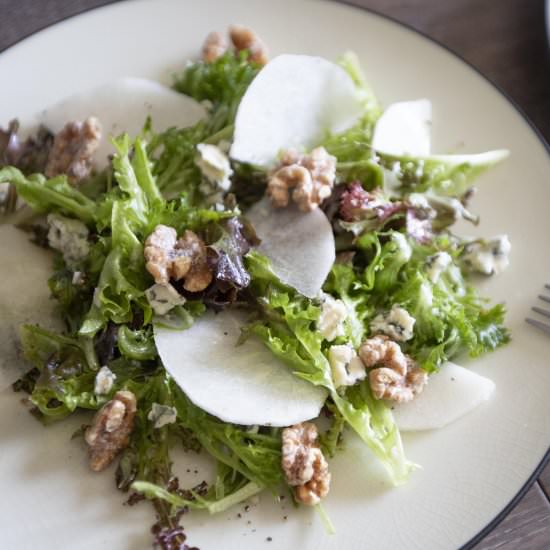 Pear and blue cheese salad - Recipe photo by foodmakesmehappy