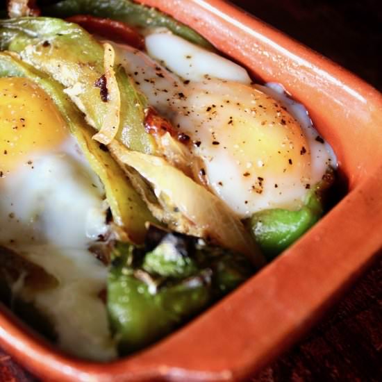 Hatch Chile Bacon & Eggs - Recipe photo by cookingontheweekends
