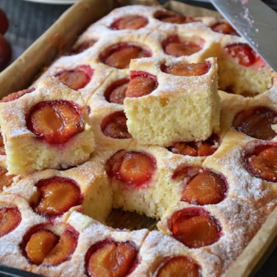 Easy and soft fresh plum cake - Recipe photo by Foodohfood