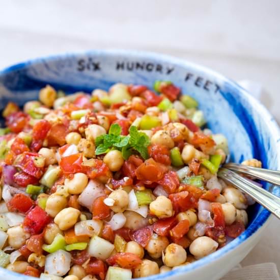 Middle Eastern Chickpea Salad - Recipe photo by Sixhungryfeet