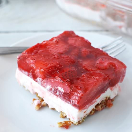 Strawberry Pretzel Salad - Recipe photo by bubbapie