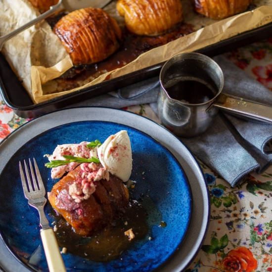 Hasselback apples & plum meringue - Recipe photo by modernveganguide