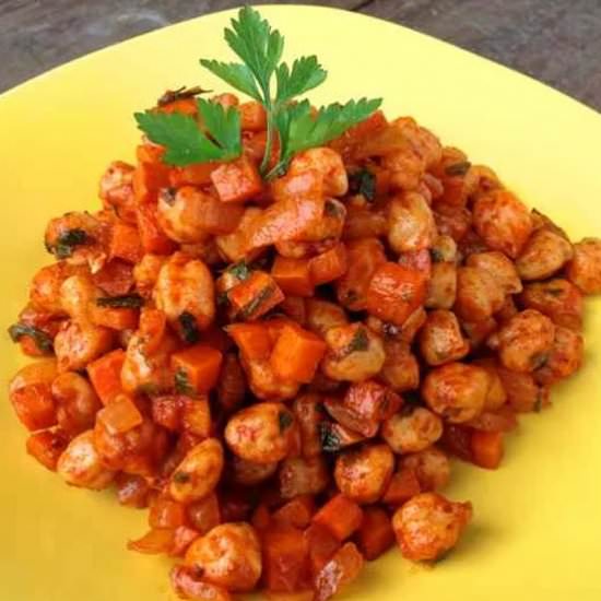 Garbanzos With a Guajillo Chile Sau - Recipe photo by MexicanFoodJournal