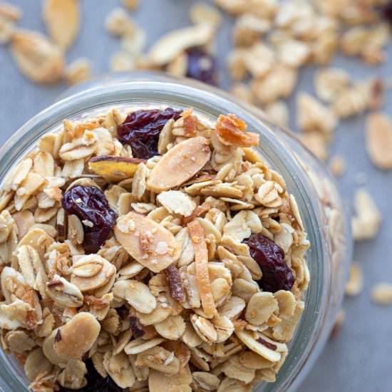 Healthy homemade granola recipe - Recipe photo by Aredspatula