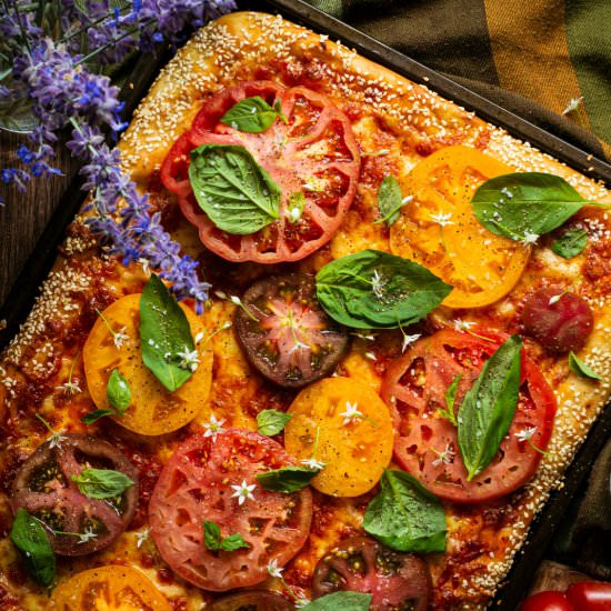 Fresh Heirloom Tomato Pizza - Recipe photo by rhubarbandcod
