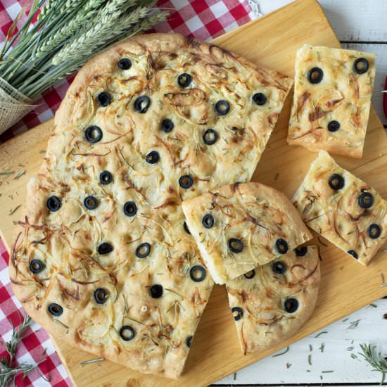 FOCACCIA DE ACEITUNAS NEGRAS - Recipe photo by JUEGODESABORES