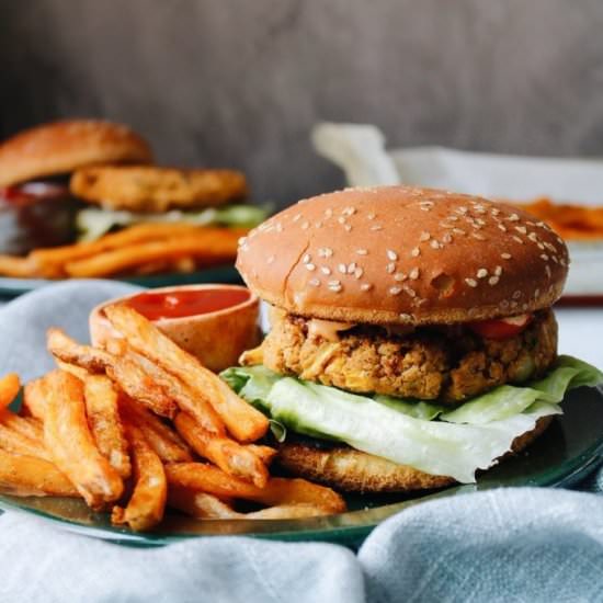 Spicy Chickpea Burgers - Recipe photo by thefigjar
