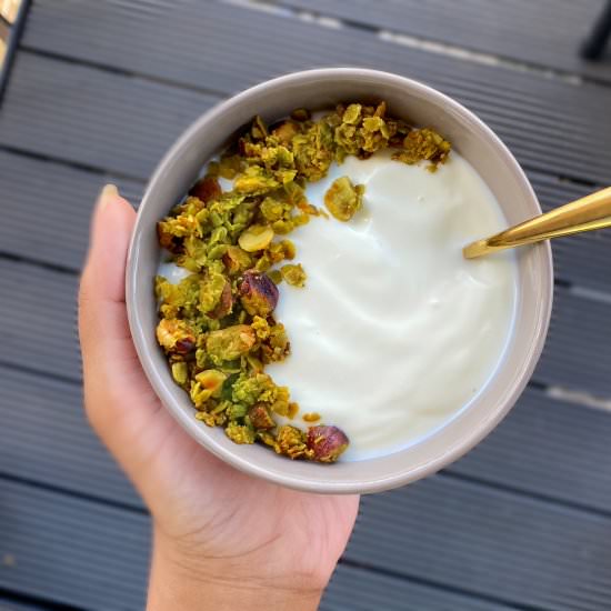 Easy and Crunchy Matcha Granola - Recipe photo by RominasLittleCorner