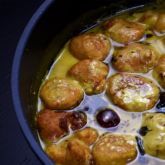 Karhi Pakora or Kadhi Pakoda - Recipe photo by Menu By Mariam