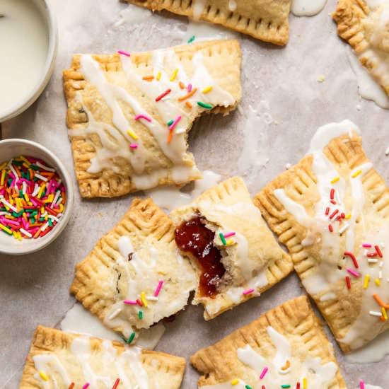 Strawberry Pop Tarts - Recipe photo by Desserts And Drinks