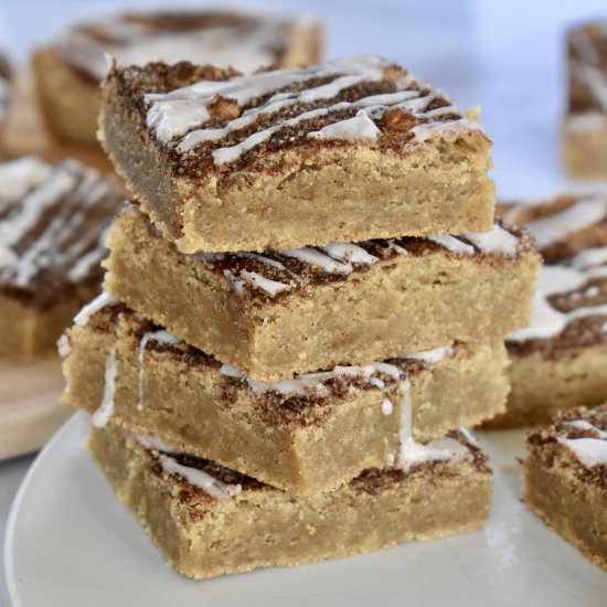 Cinnamon Sugar Blondies - Recipe photo by thisdelicioushouse