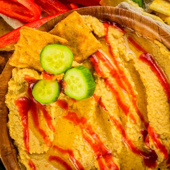 Spicy Homemade Sriracha Hummus - Recipe photo by SaporitoKitchen