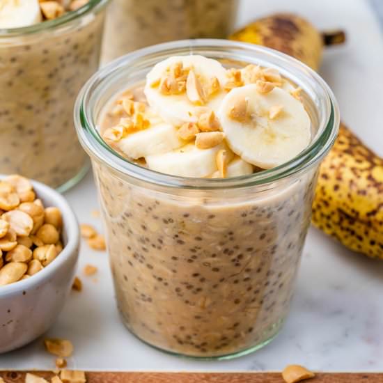 PEANUT BUTTER BANANA OVERNIGHT OATS - Recipe photo by healthyfitnessmeals