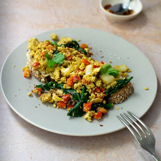 Curried Tofu Scramble - Recipe photo by veganpunks