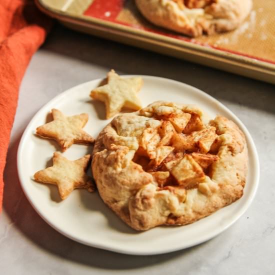 Mini Apple Galettes Recipe - Recipe photo by Sweetphi