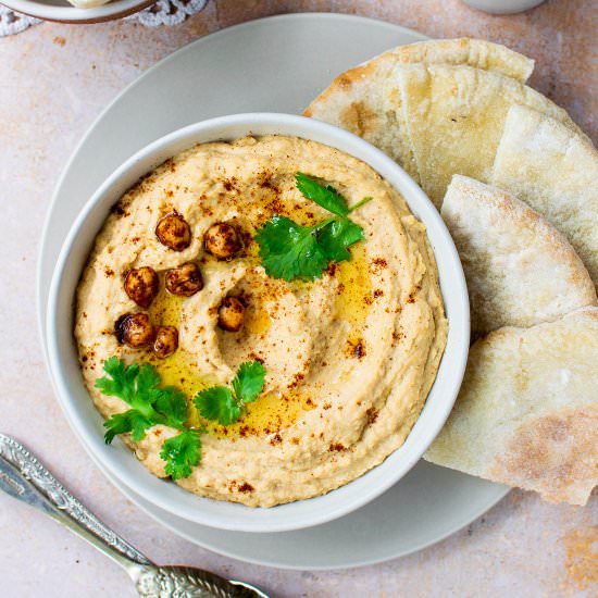 Silky & Creamy Homemade Hummus - Recipe photo by veganpunks