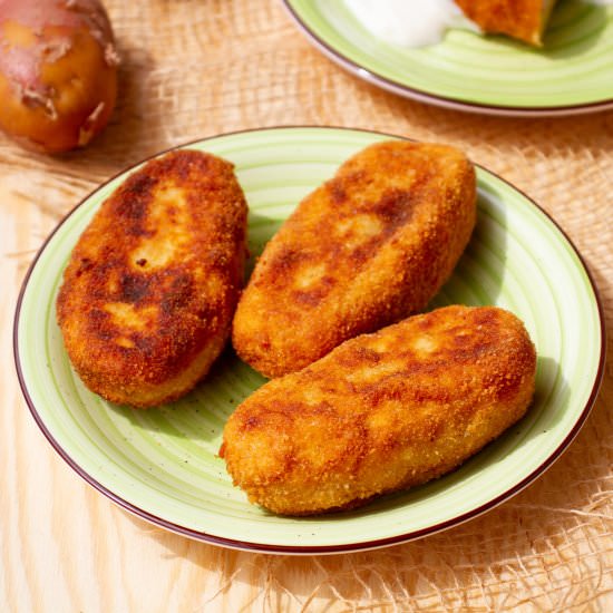 Potato croquettes with frankfurters - Recipe photo by mecooks.com