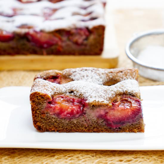 Gluten-free plum cake - Recipe photo by mecooks.com