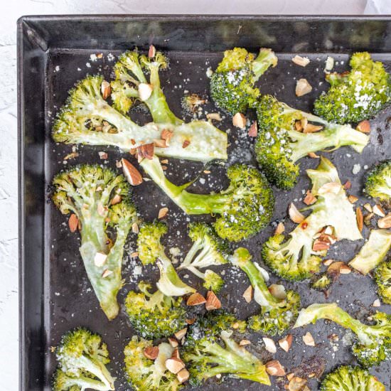 OVEN ROASTED BROCCOLI | LEMON CHILI - Recipe photo by theplantbasedschool