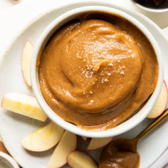 The BEST Vegan Caramel Sauce - Recipe photo by Jar Of Lemons