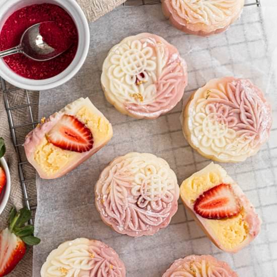 Strawberry Snow Skin Mooncakes - Recipe photo by catherine.desserts