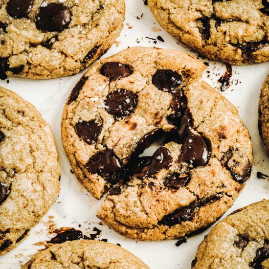 Chewy vegan chocolate chip cookies - Recipe photo by Sweetly Cakes