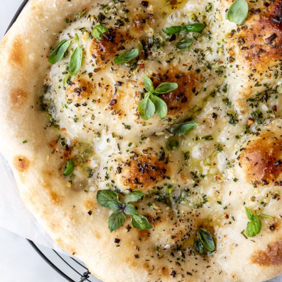 garlic pizza with butter and herbs - Recipe photo by withspice