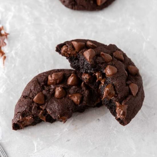 Crumbl dark dream cookies - Recipe photo by lifestyleofafoodie