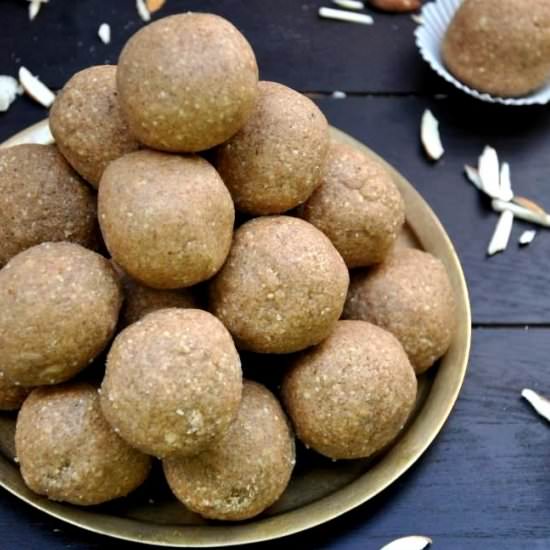 Gond ke Laddu - Recipe photo by ChezShuchi