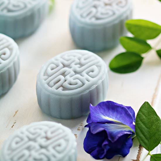 Blue Pea Flower Snowskin Mooncakes - Recipe photo by Anncoo