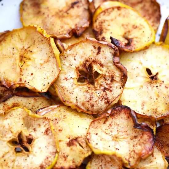 Air Fryer Apple Chips - Recipe photo by peasandpeonies