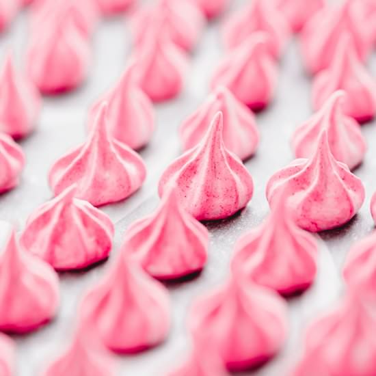 Vegan Meringue Kisses - Recipe photo by addictedtodates