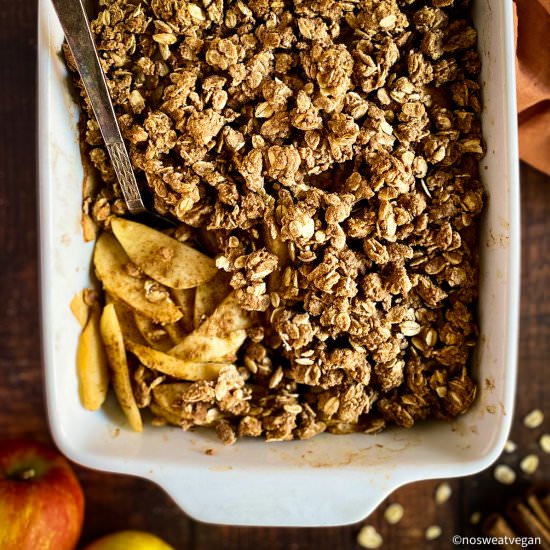 Healthy Vegan Apple Crisp - Recipe photo by No Sweat Vegan