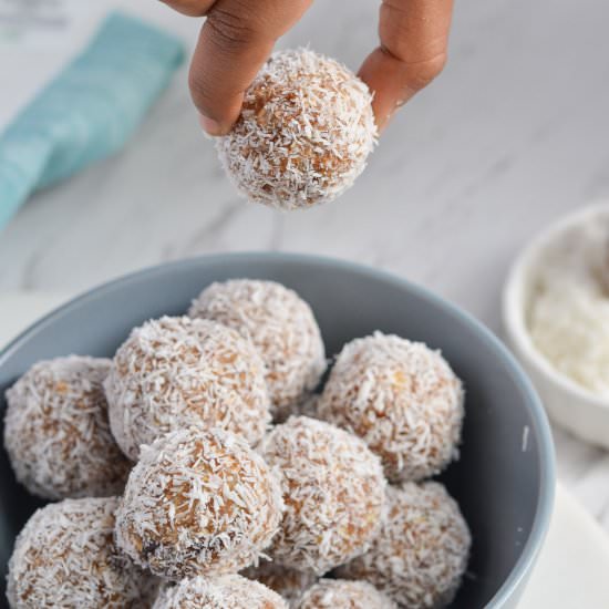 Cinnamon Apple Pie Energy Bites - Recipe photo by fitmealideas