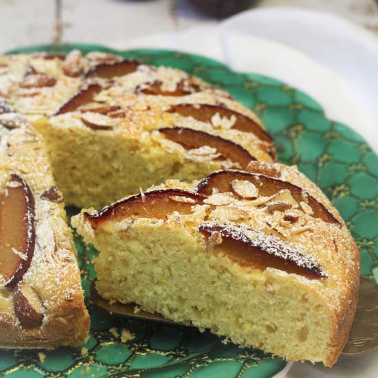 Plum Almond Cake - Recipe photo by Mangia Bedda