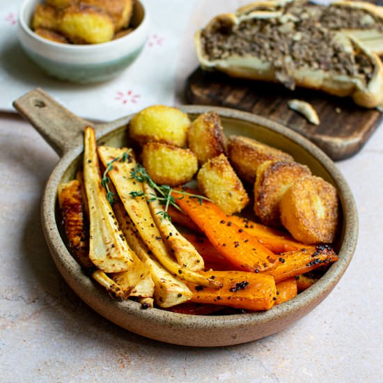 Maple Roasted Carrots & Parsnips - Recipe photo by veganpunks