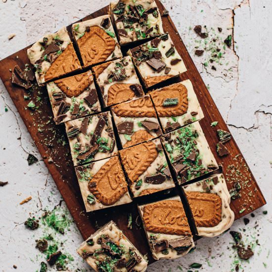 Peppermint Crisp Fudge - Recipe photo by heinstirred
