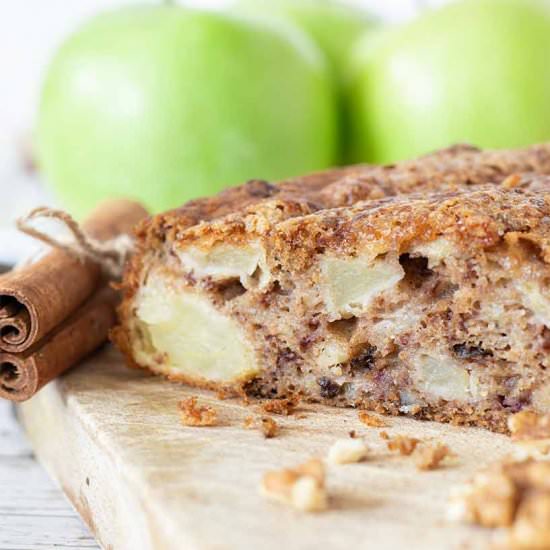 Super Moist Cinnamon Apple Cake - Recipe photo by Marinela