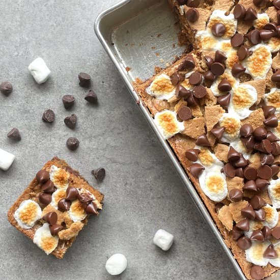 Chocolate chip s'mores bars - Recipe photo by uglyducklingbakery