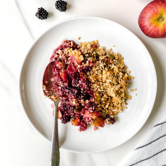 Blackberry and apple crisp - Recipe photo by Low Histamine Kitchen