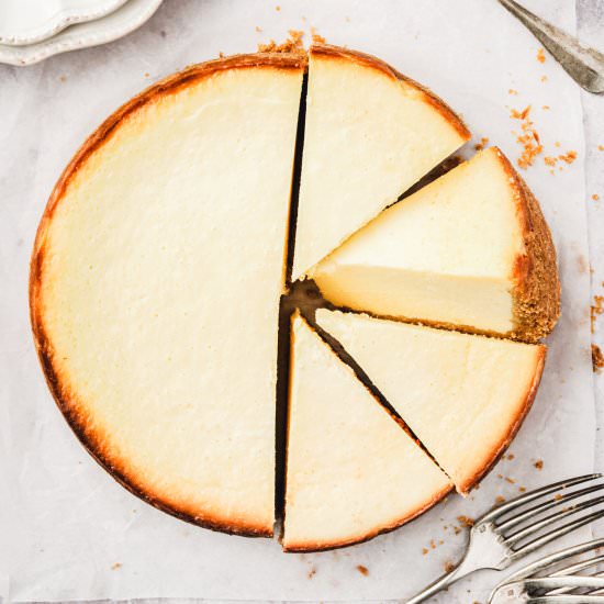 New york style cheesecake recipe - Recipe photo by Sweetly Cakes