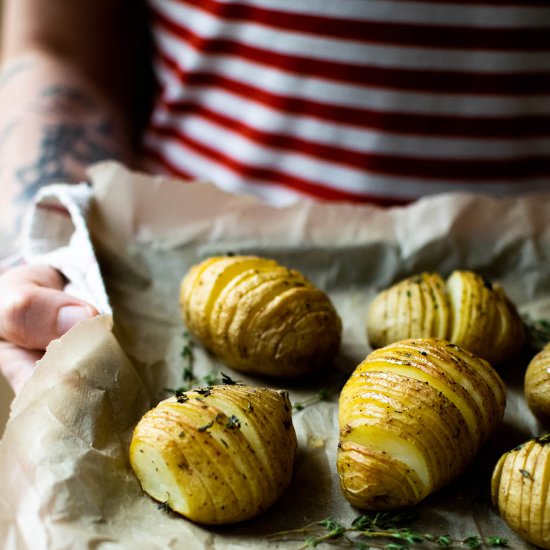 Vegan Hasselback Potatoes - Recipe photo by veganpunks