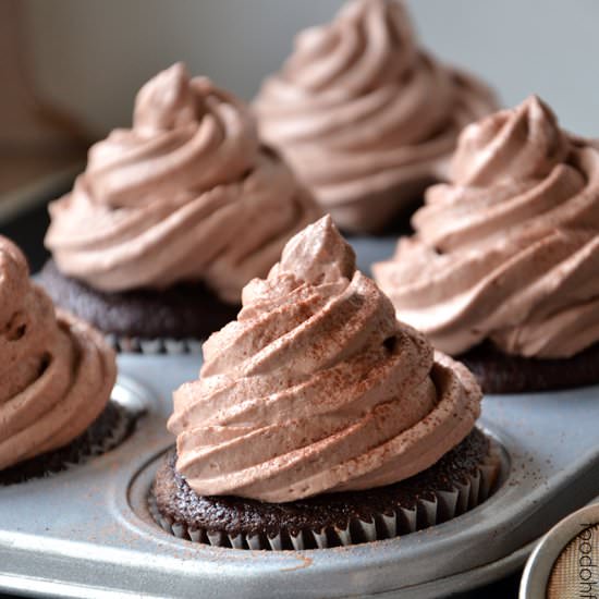 Chocolate cupcakes with frosting - Recipe photo by Foodohfood