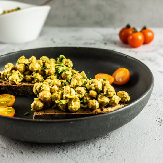 Vegan Curried Chickpea Spread - Recipe photo by Lifeandlemons