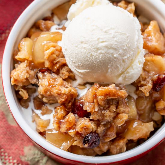 Old-Fashioned Apple Crisp - Recipe photo by Savingroomfordessert
