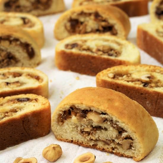 Italian Nut and Jam Rolled Cookies - Recipe photo by Mangia Bedda